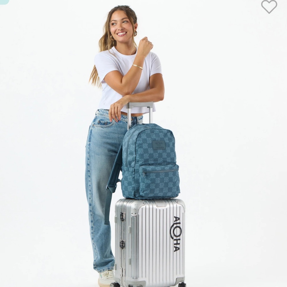 Aloha Collection Keep It Light Backpack in Pua Check - Picture 6 of 15